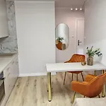 77 Flou Przystan Letnica, Parking & 800m Plaza *