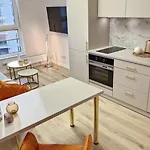 77 Flou Przystan Letnica, Parking & 800m Plaza アパート