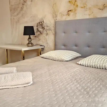 77 Flou Przystan Letnica, Parking & 800m Plaza アパート グダニスク