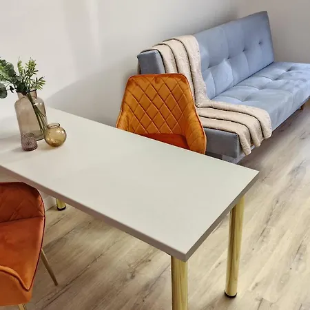 77 Flou Przystan Letnica, Parking & 800m Plaza グダニスク