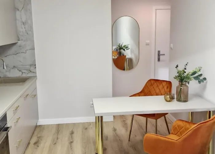 77 Flou Przystan Letnica, Parking & 800m Plaza *