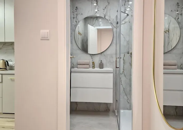 77 Flou Przystan Letnica, Parking & 800m Plaza